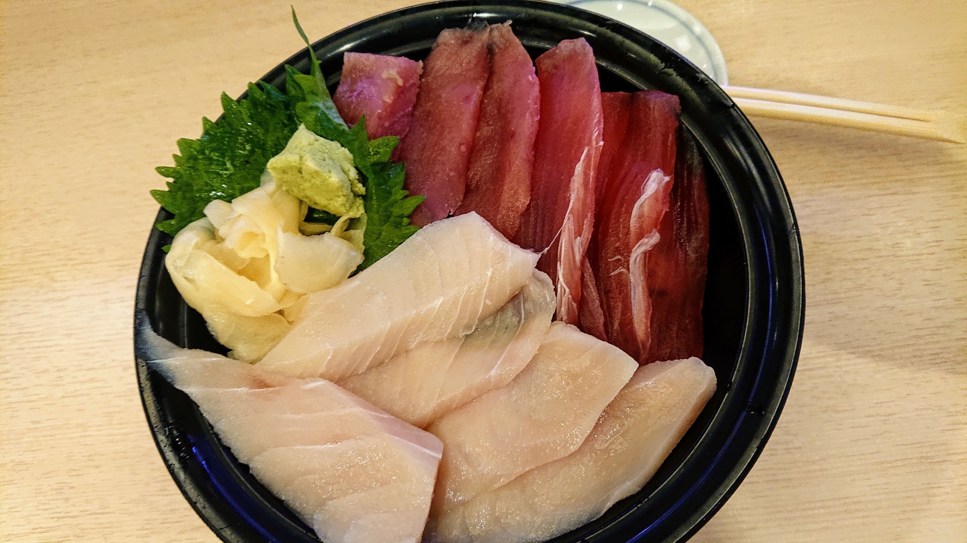 すしざんまいでまぐろ カジキ二色丼550円 横浜駅周辺 時々あちらこちら 孤独のワンコインランチ日記